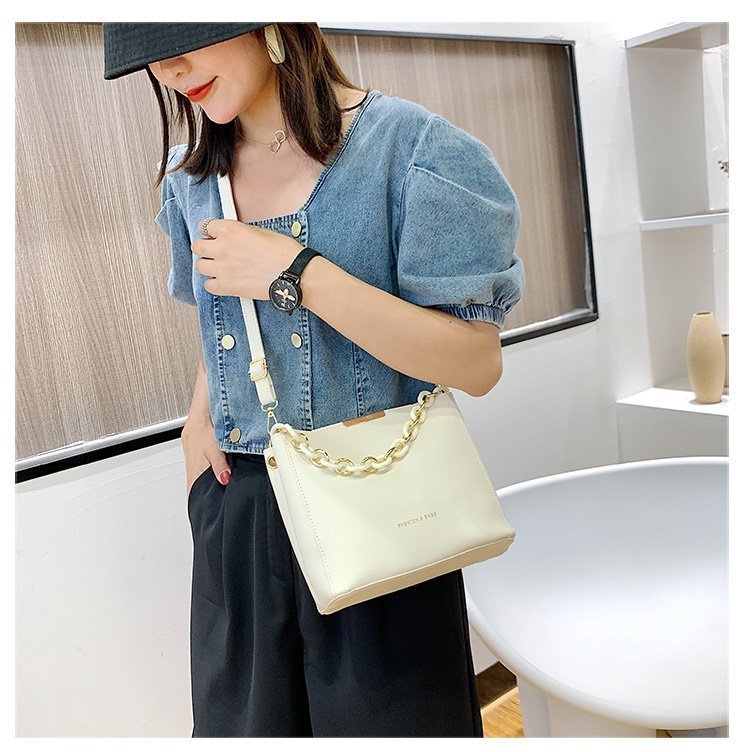 The 2022 new Korean-style women's bucket bag is a trendy spring and summer single-shoulder crossbody bag for young women. It's a cute and simple commuting bag for women undefined
