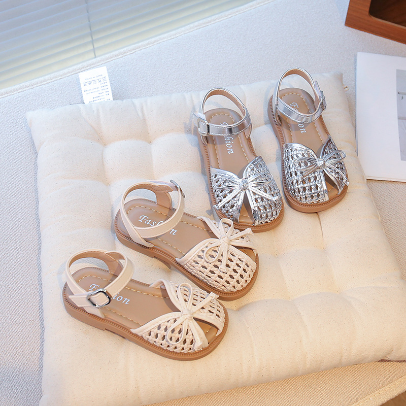 Sandalias Baotou para niñas Zapatos de princesa de moda Verano 2025 Nuevos zapatos de playa para niños Sandalias tejidas huecas para niñas image 3