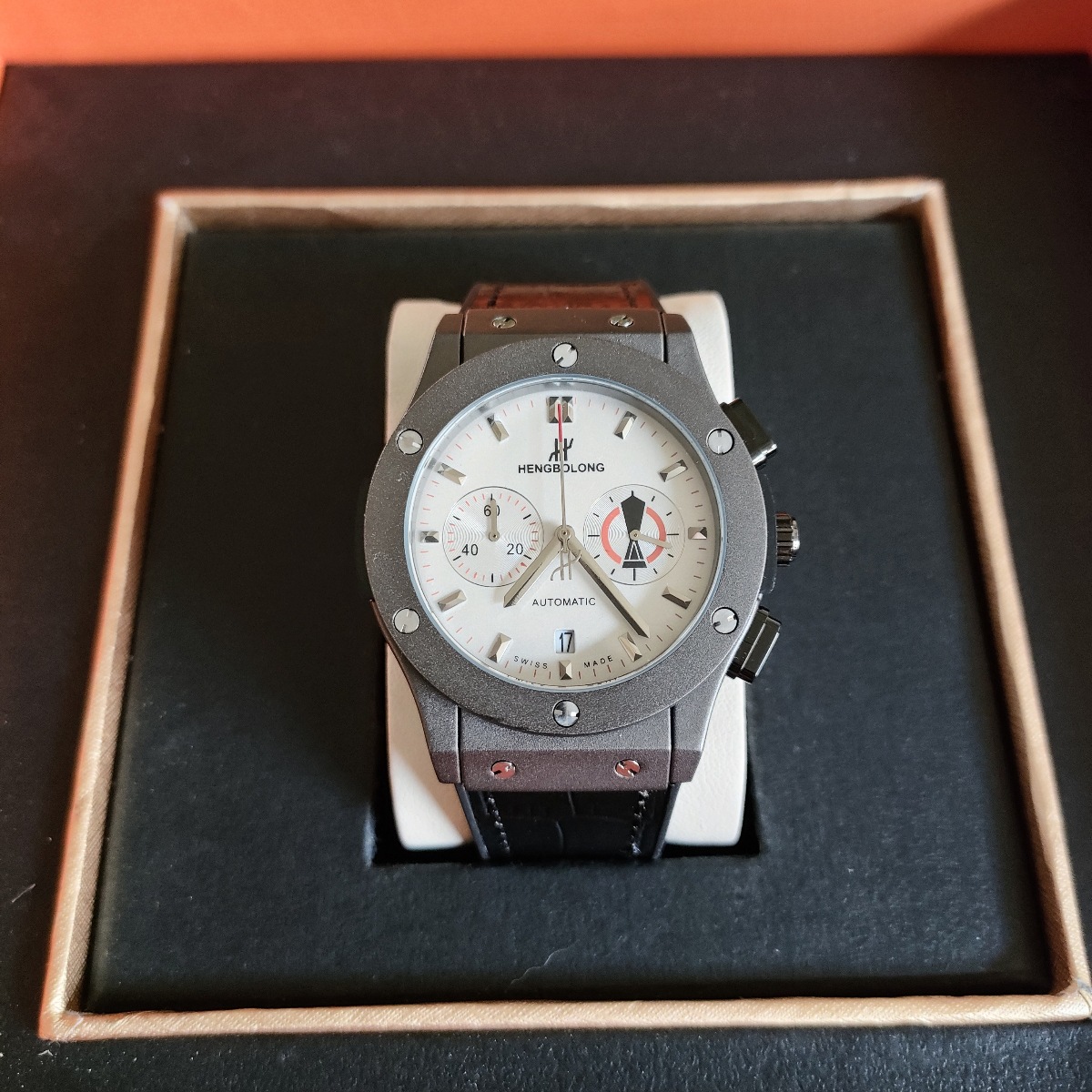 恒家は時間を計って秒の多機能の石英の男性の時計を走らせます。