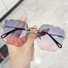 Fashionable brand sunglasses, square glasses, simple and elegant design, gradient