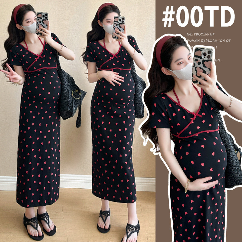 Real Shot of Plus-Size Influencer Maternity Summer Dress with Heart Print, Knitted Maternity Dress That Looks Slimming and Age-Reducing Real Shot of Plus-Size Influencer Maternity Summer Dress with Heart Print, Knitted Maternity Dress That Looks Slimming and Age-Reducing