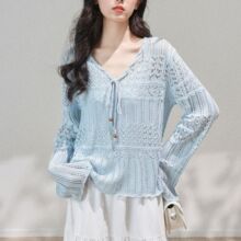 2026蓝色洋气长袖针织衫女宽松新款V领镂空钩花薄款上衣打底衫百