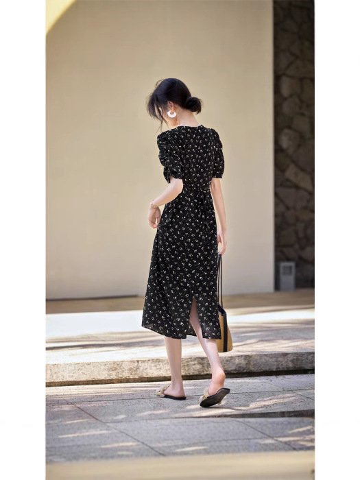 Đầm maxi nữ cổ V thắt eo họa tiết hoa nhí kiểu Pháp — đen