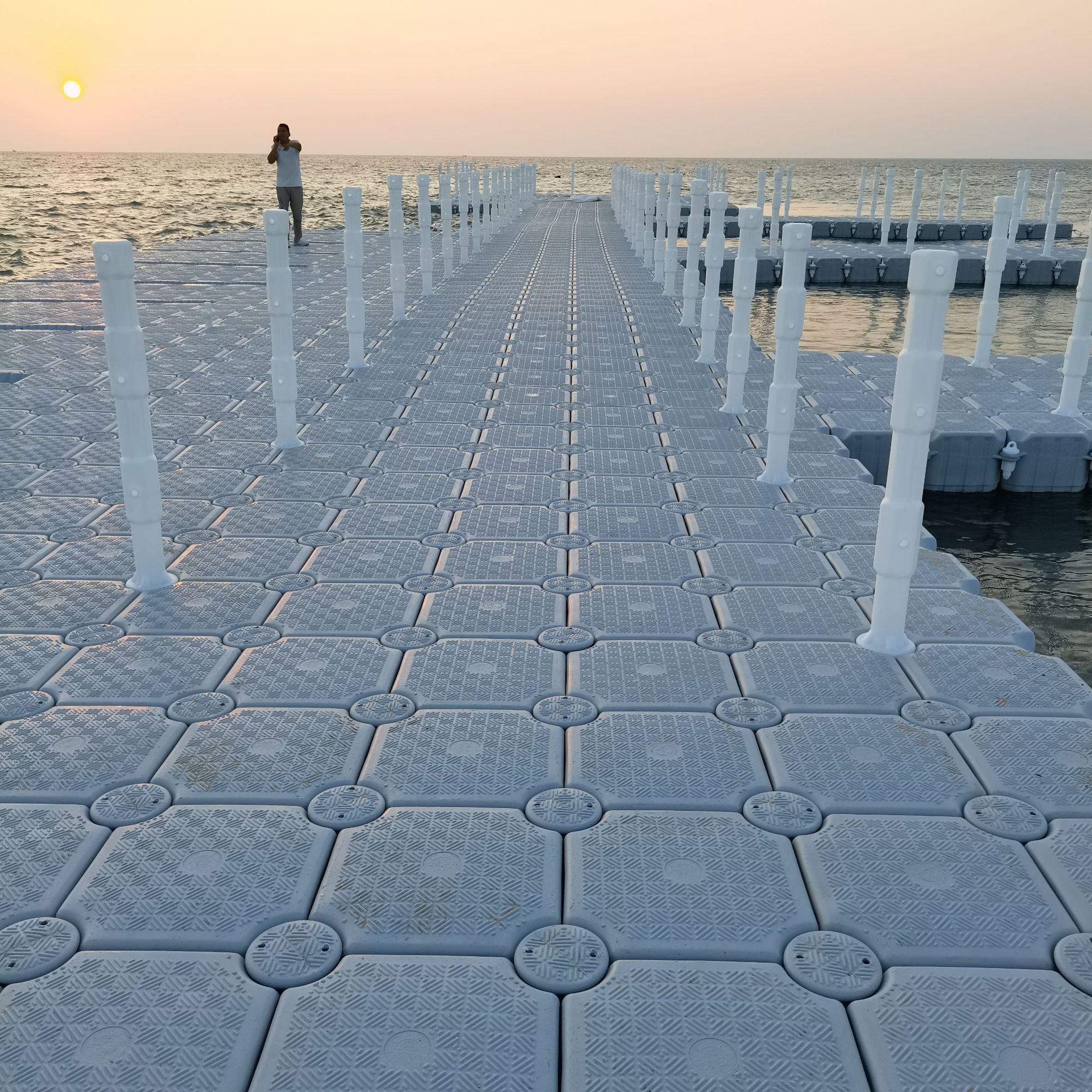 Water life-saving platform fish raft cage culture sea surfing pontoon yacht motorboat docking dock 4