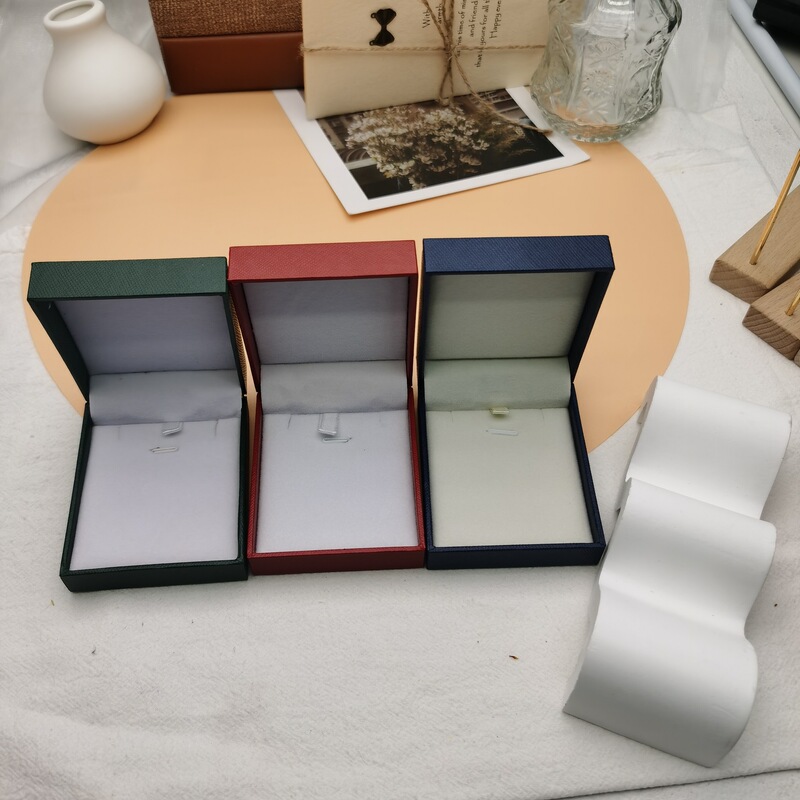 Fashion jewelry necklace jewelry pearl packaging box (color random, single beat box is not shipped)