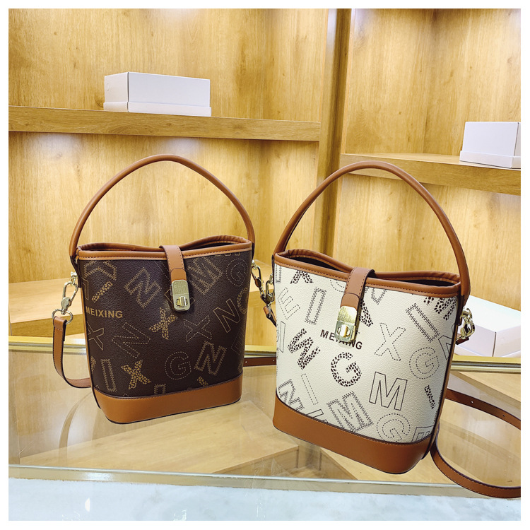 Borsa a tracolla monospalla classica versatile di vendita calda da donna 2023 con lettera stampata nuova_voghion.com