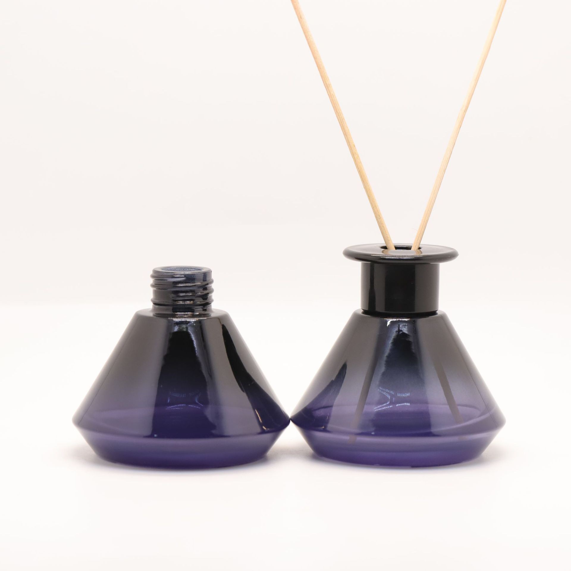 工厂供货100ml晶质料玻璃香薰瓶无火藤条家用摆件香薰瓶玻璃瓶