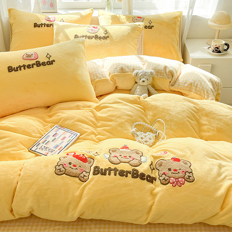 Cama de toalla lindo bordada de seda de leche con cuatro piezas, ropa de cama de seda de invierno, sábanas de coral con tres piezas