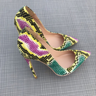 �W���¿��ɫ��Ƥ���߸��Ըм��^��Ь�r�М\�ڂ���OL�����Ь10cm