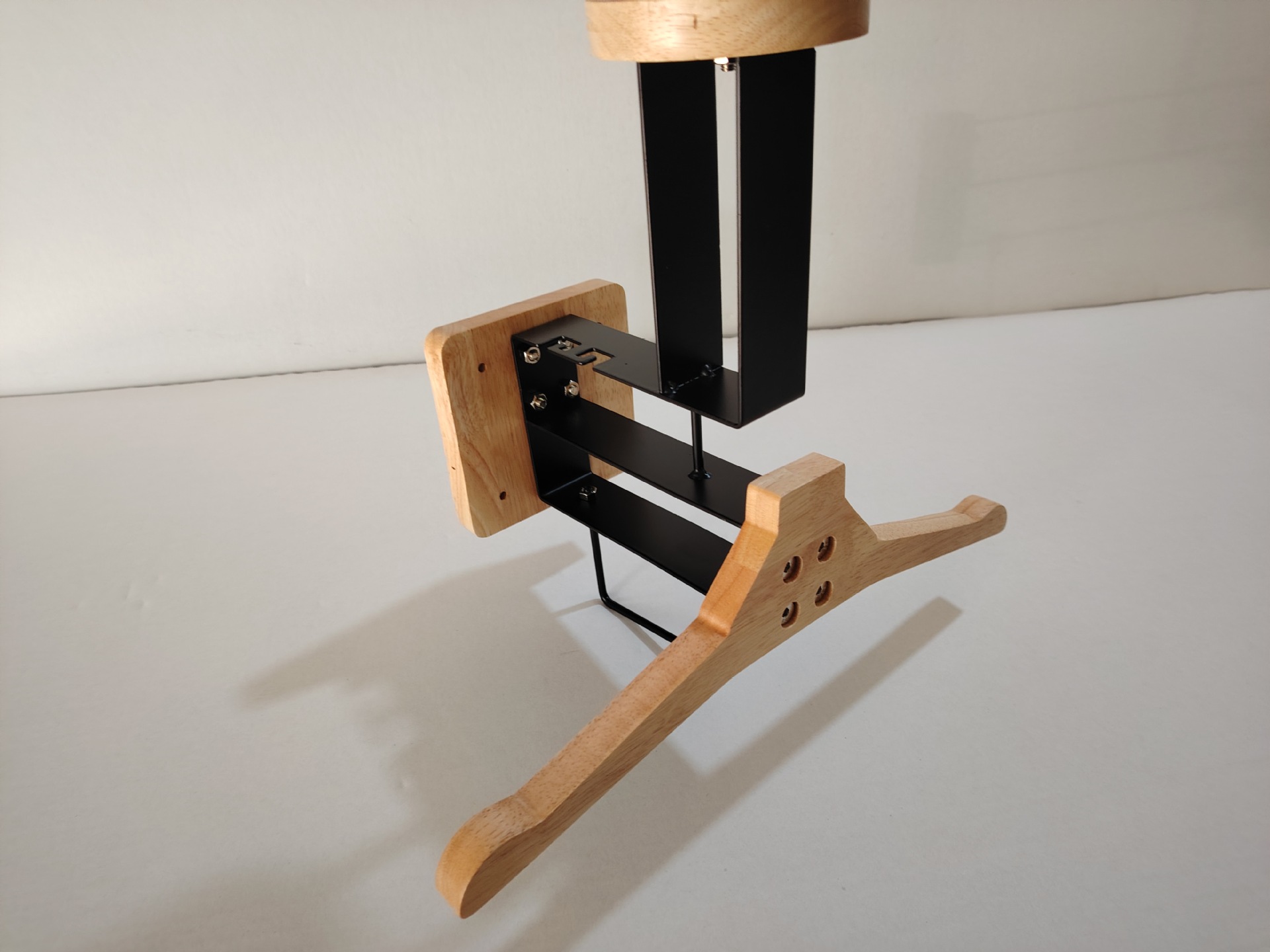 Cross-border best-selling wooden helmet rack, motorcycle jacket stand, sports equipment storage rack, wooden clothes and hat wall mount rack