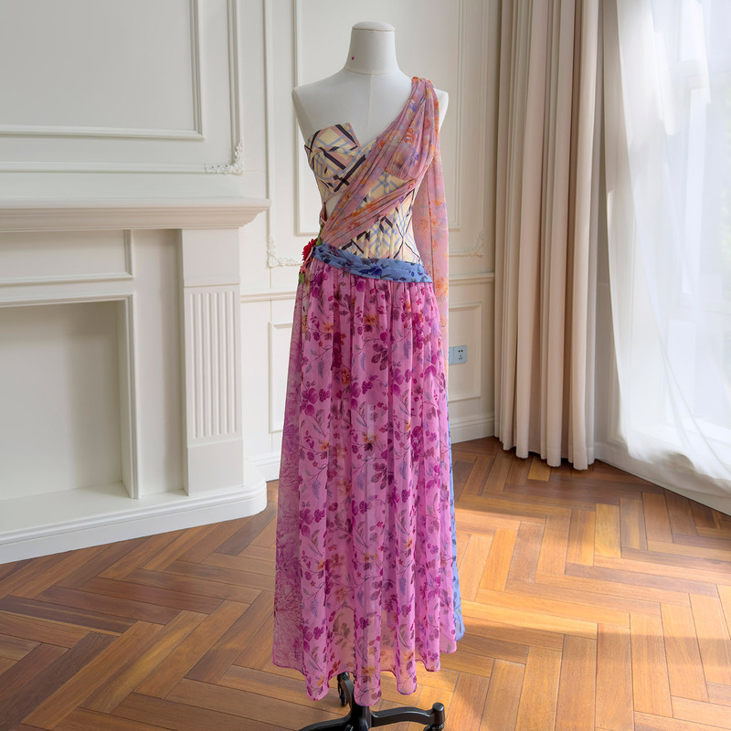 Thai-Style Colorful Floral One-Shoulder Vacation Dress Long Dress with Fishbone Bustier and Printed Flowy Waist-Cinching Dress 69854 Thai-Style Colorful Floral One-Shoulder Vacation Dress Long Dress with Fishbone Bustier and Printed Flowy Waist-Cinching Dress 69854