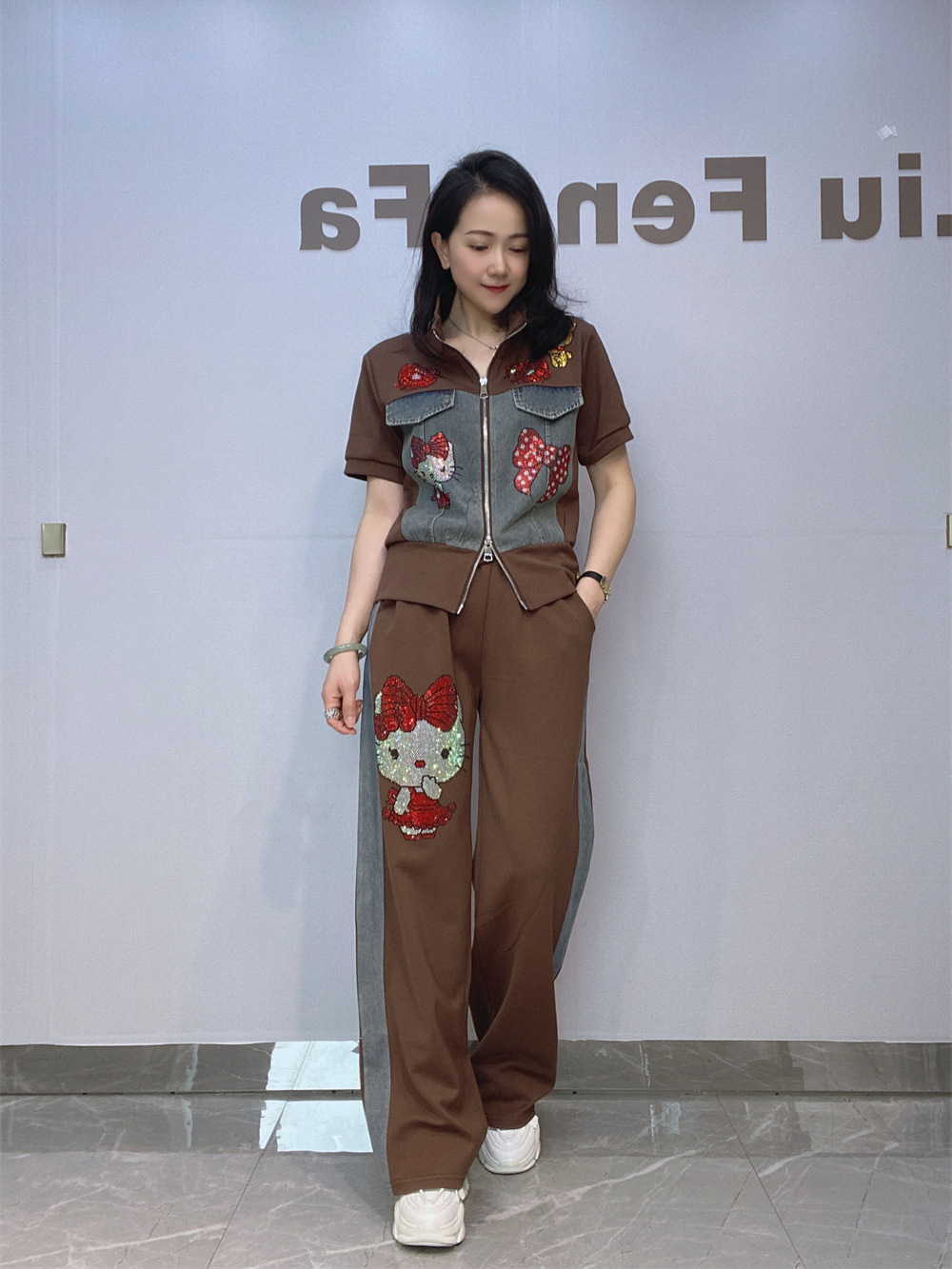Short cardigan with zipper