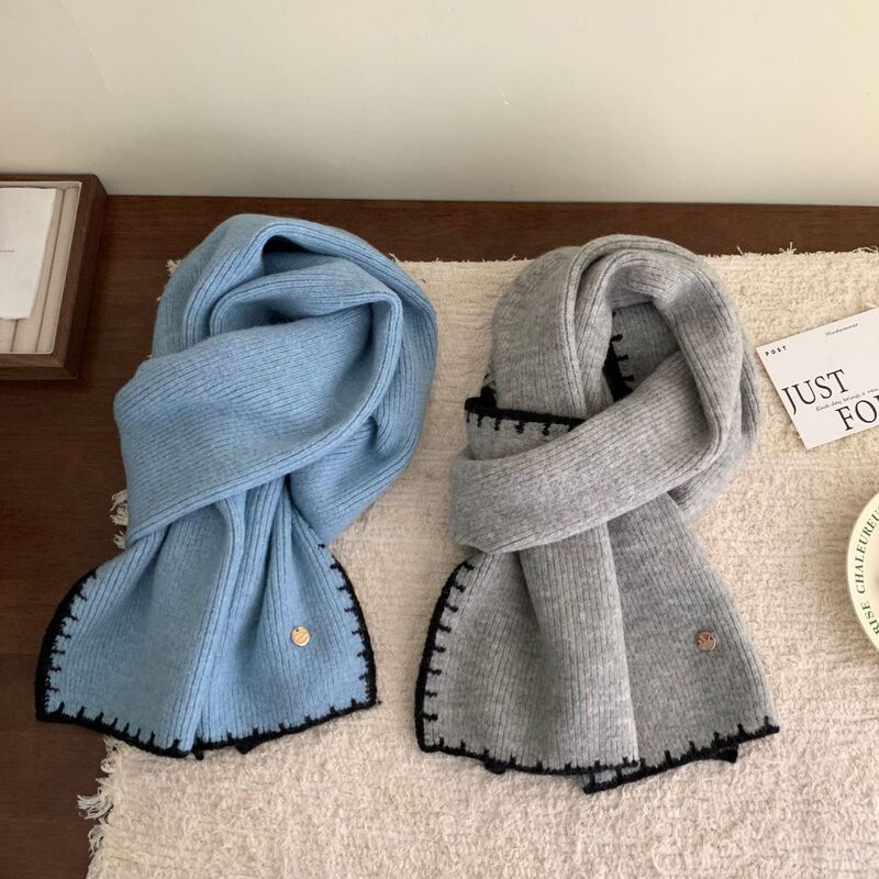 Soft Edge-Stitched Student Scarf with Metal Tag, Warm and Stylish for Women, High-End Autumn and Winter Scarf, Medium Length Soft Edge-Stitched Student Scarf with Metal Tag, Warm and Stylish for Women, High-End Autumn and Winter Scarf, Medium Length