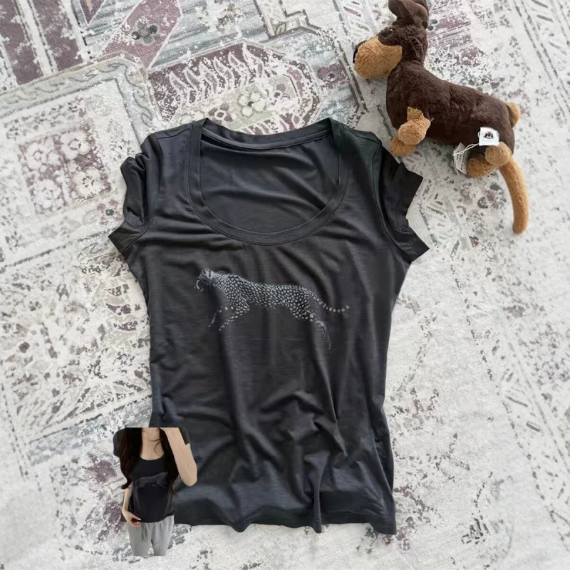 American-Style Spicy Girl Leopard Print Large Round Neck Short-Sleeve T-Shirt for Women, Summer Design, Slim Fit, Dark Gray Versatile Top American-Style Spicy Girl Leopard Print Large Round Neck Short-Sleeve T-Shirt for Women, Summer Design, Slim Fit, Dark Gray Versatile Top