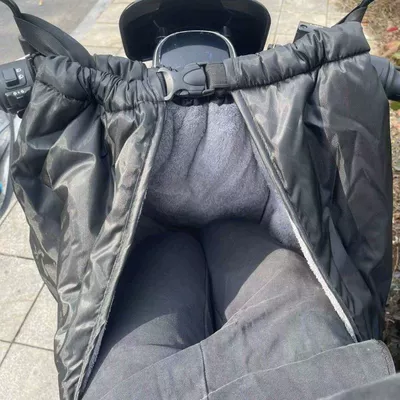 fleece-lined Knee Warm Gadget — Motorcycle front windshield