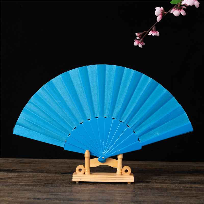 Abanico plano de plástico azul cielo