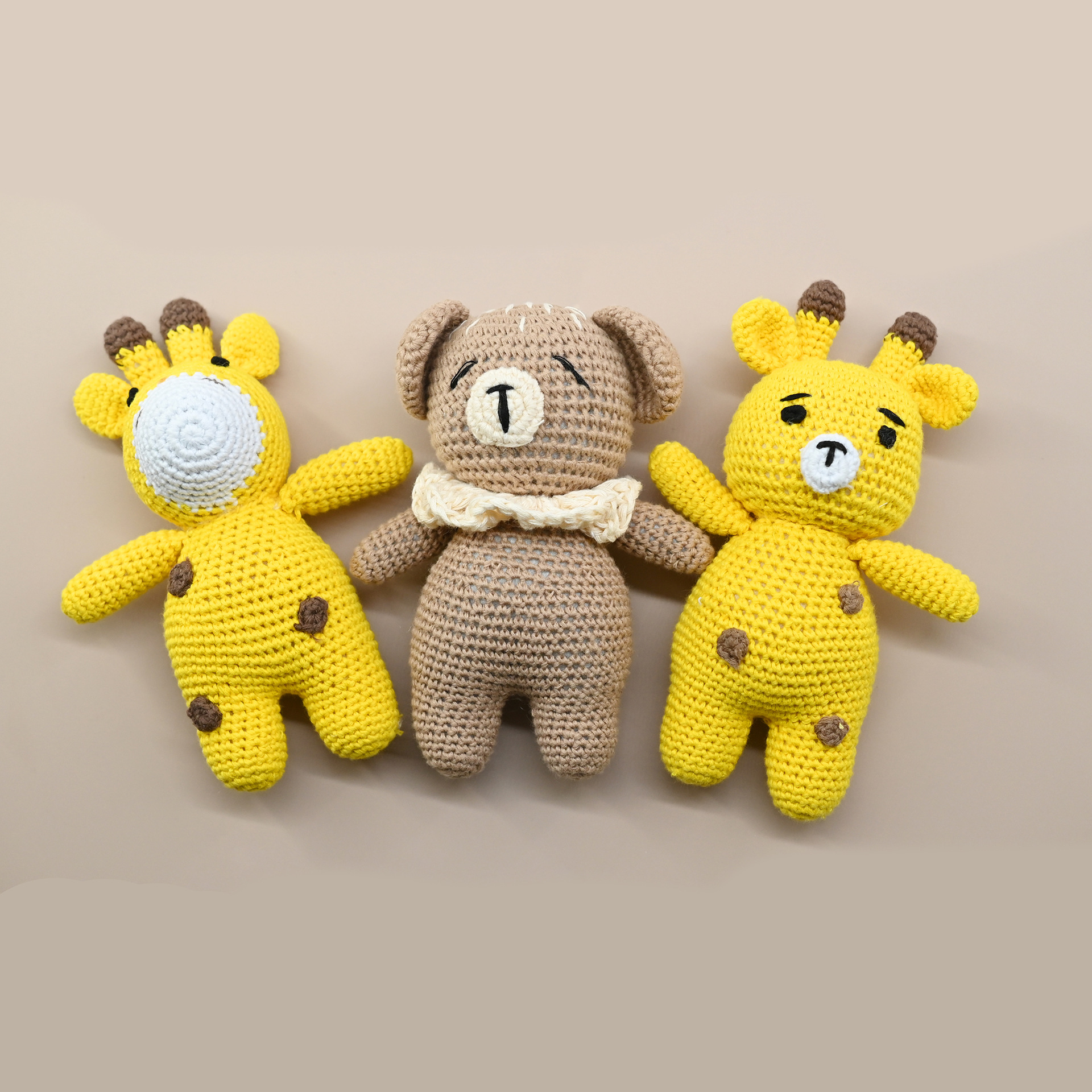 Nuevo estilo creativo tejido a mano ganchillo campana peluche muñeca caja de regalo animal de punto muñeca de bricolaje para niños