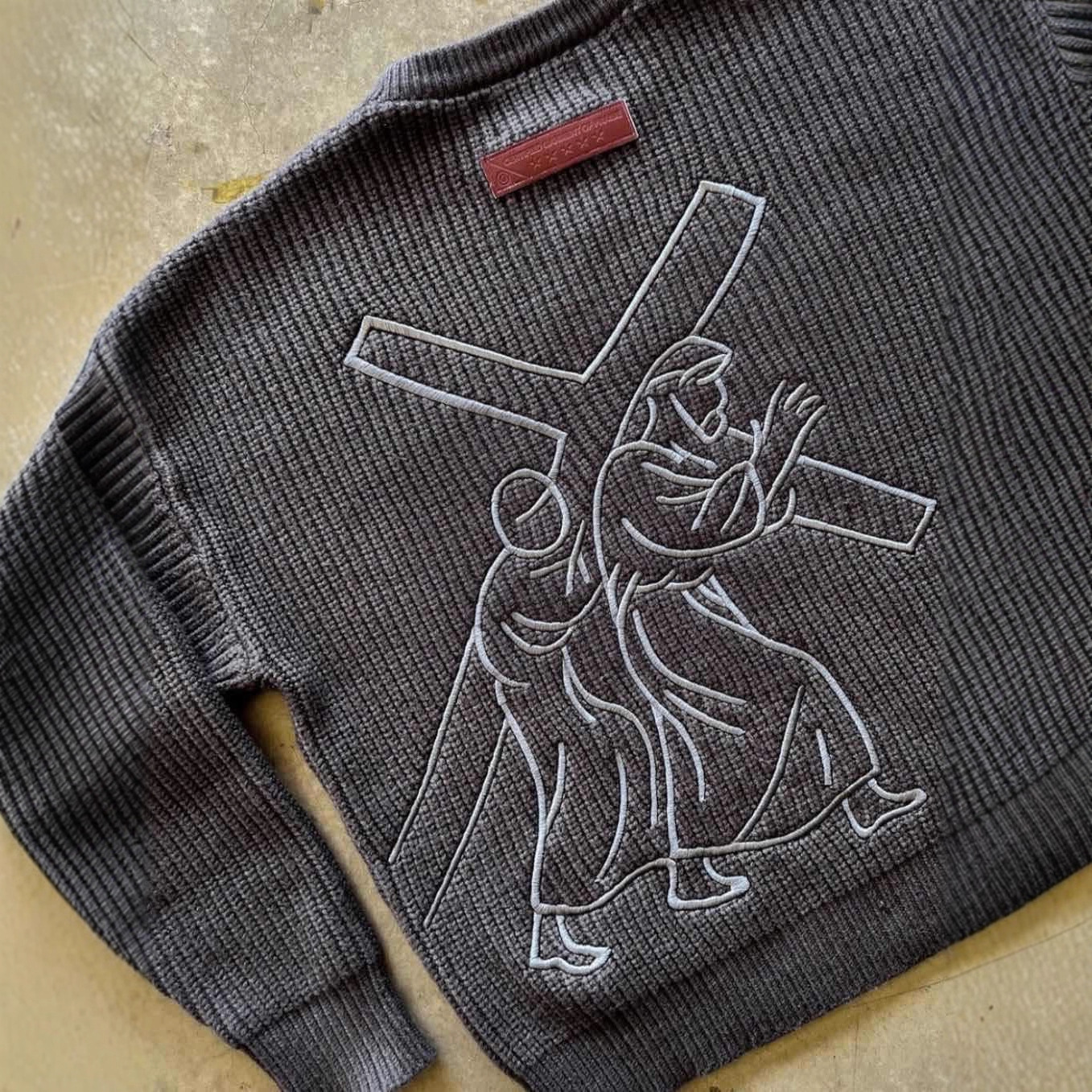 Europa y los Estados Unidos transfronterizos otoño y invierno japoneses tendencia retro camisa de punto de cuello redondo hombre suéter de letras de contraste de color al por mayor