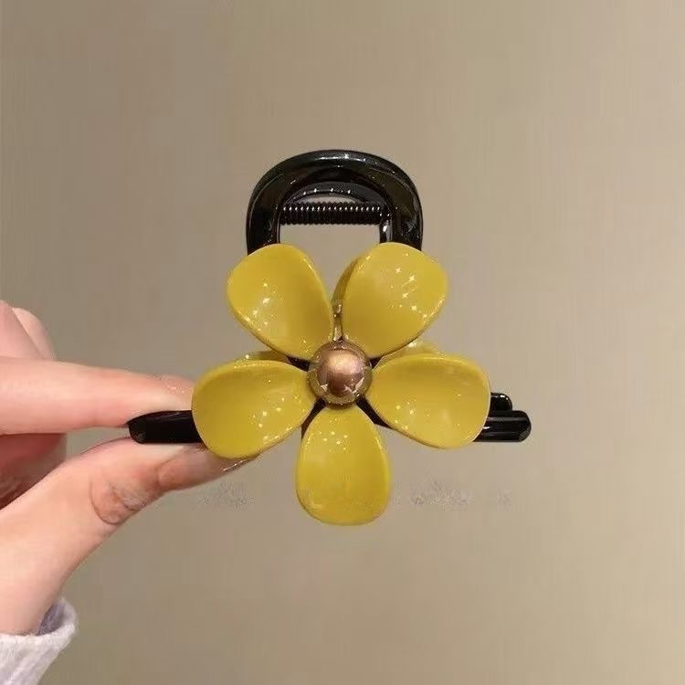 Small yellow flower gripper
