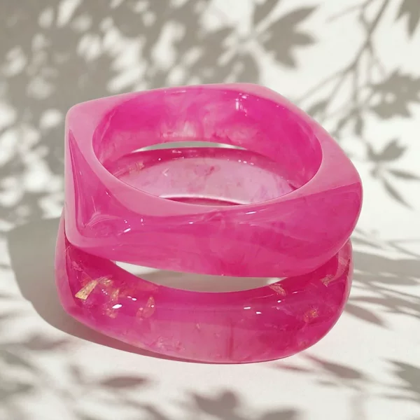Pink-Toned European and American Cross-Border Instagram-Style Vintage Resin Bracelet with Exaggerated Irregular Polygonal Design and Gradient Effect