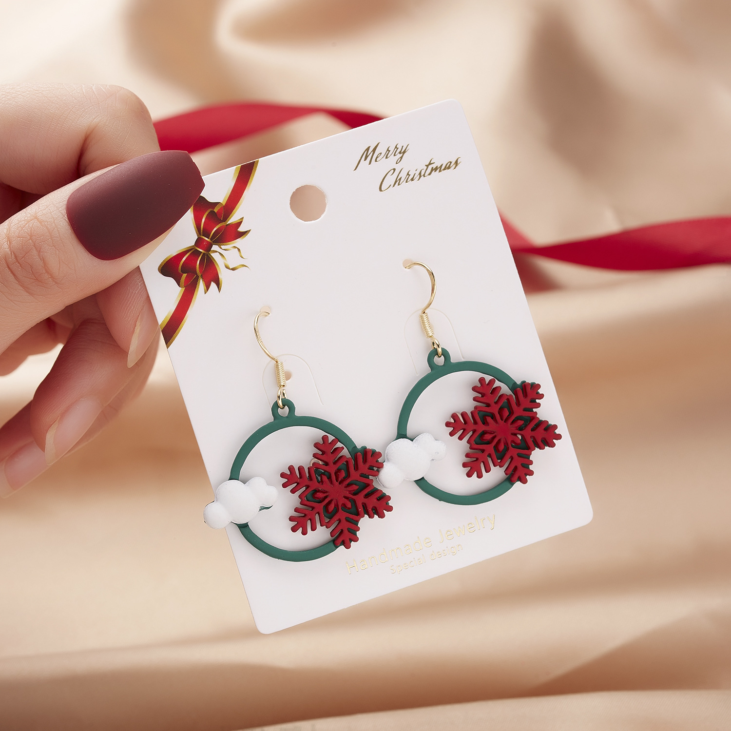 Factory direct Christmas earrings fashion Christmas gingerbread man snowflake ear hook earrings female wholesale