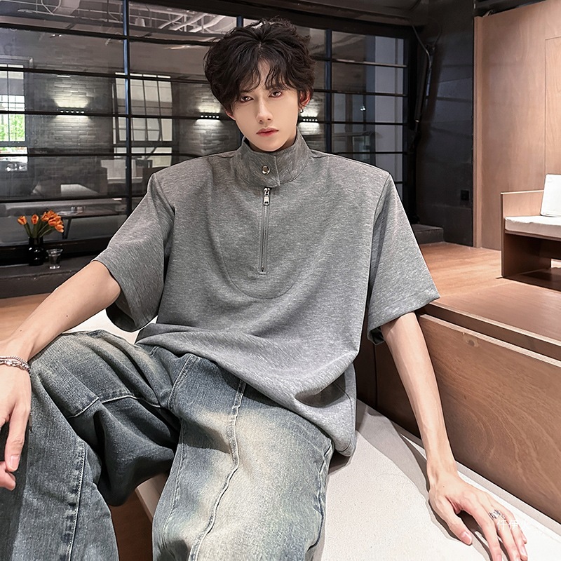 회색 어깨 패드 티셔츠 남성용 금속 반 지퍼 디자인 높은 목 짧은 소매 미국 짧은 너비 반 소매