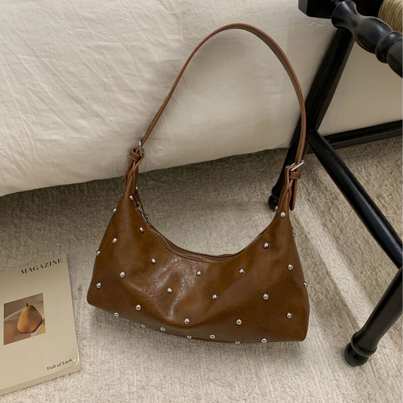 Large-Capacity Women's New Fashion Rivet Dumpling Bag Autumn and Winter Versatile Shoulder Bag Casual Commuting Crossbody Bag
