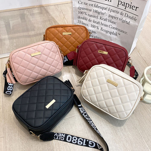 Korean-style fashionable women's embroidered honeycomb grid camera bag with printed shoulder strap crossbody bag with tassel mobile phone bag, stylish and versatile