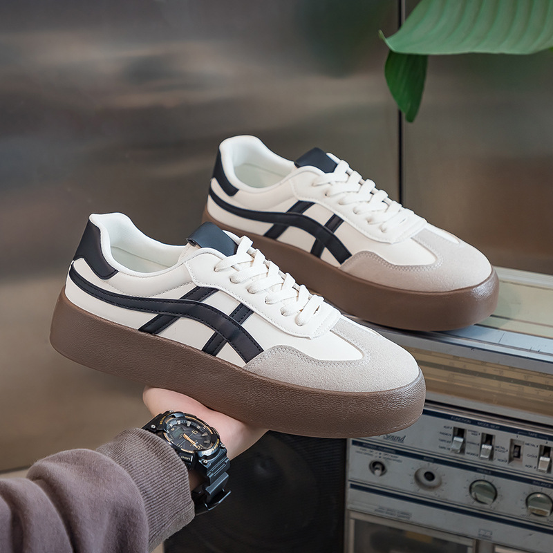Hombres y mujeres, zapatos retrógrados americanos pequeños zapatos blancos negros para hombres, zapatos de suela gruesa, zapatos deportivos de otoño versátiles F8861