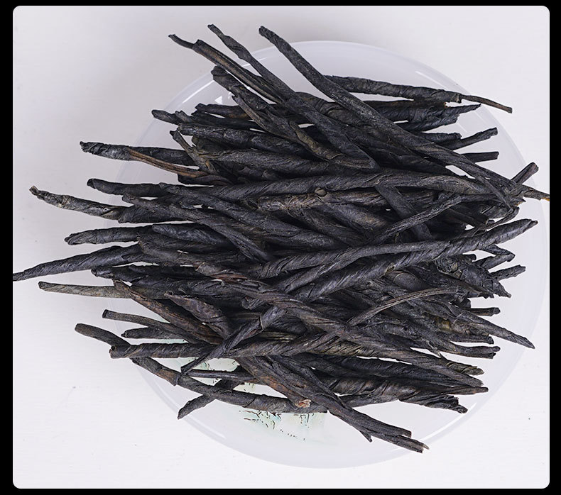 Ku Ding Tea (Ilex latifolia) — Wild Large-Leaf Bitter Herbal Tea, Loose Leaf 500g in use