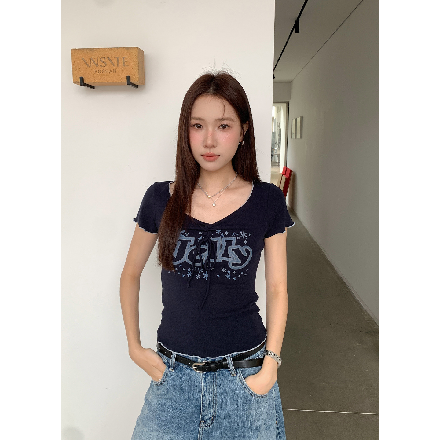 Yier Shirt Summer Letter Print Lace-Up Slim Fit Round Neck T-Shirt for Women Regular Shoulder Short Sleeve Ye071