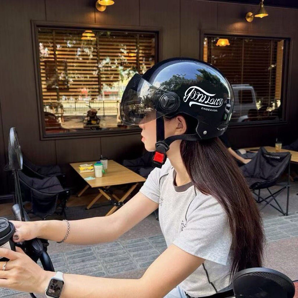 Newly certified electric vehicle safety helmet, motorcycle national standard four-season half helmet, summer sun protection universal safety helmet