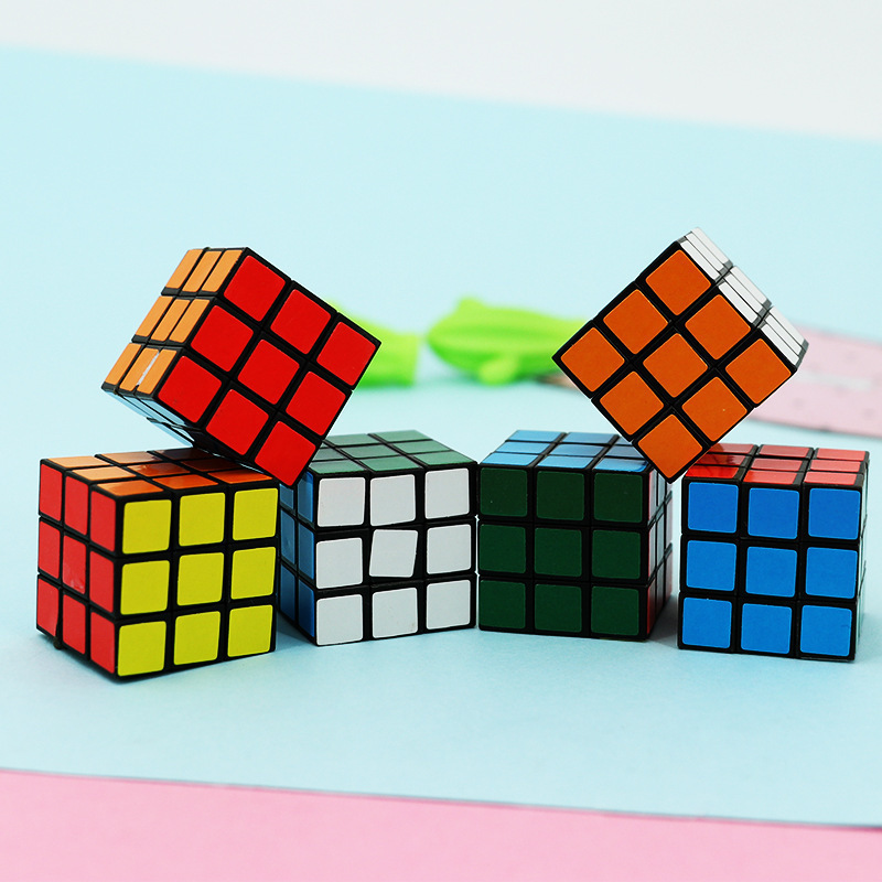 연꽃색 작은 루빅스 큐브 10개