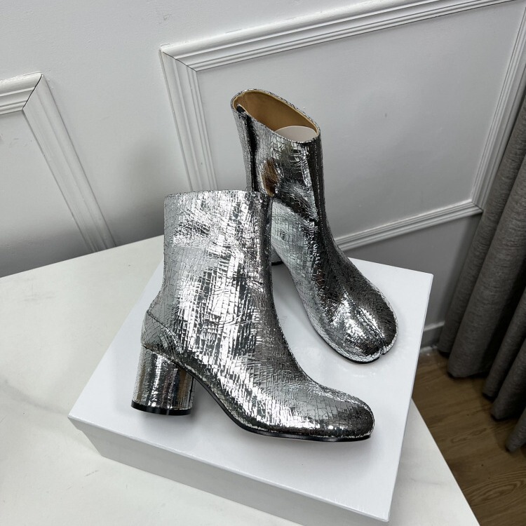 New Mm6 Split-Toe Boots Classic Tabi Burst Mirror Silver Genuine Leather Pig's Trotters Horseshoe Short Tube Thick Heel Short Boots