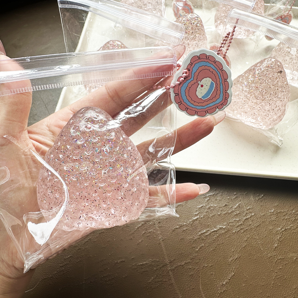 카드가 없는 투명한 딸기