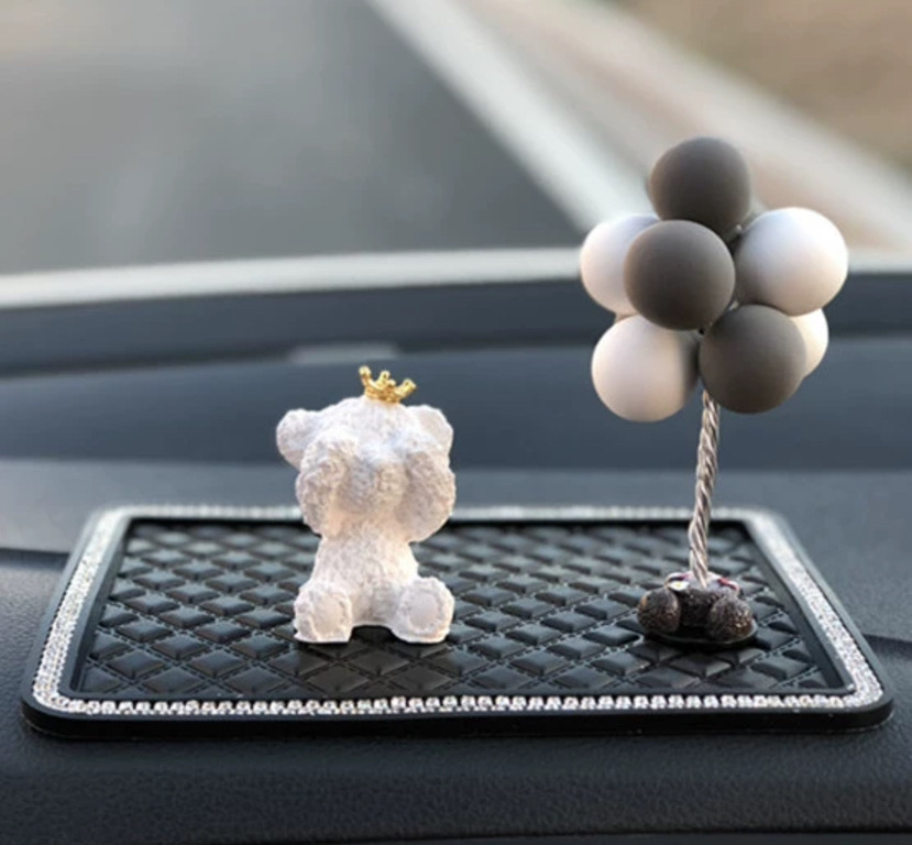 Decoraciones de automóviles en línea muñecas lindas decoraciones de automóviles accesorios de automóviles en línea dibujos animados de plástico femenino belleza de la noche