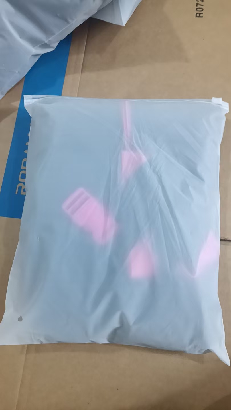 Черная одежда + пояс + перчатки.