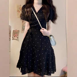 法式高级感V领波点黑色连衣裙女夏季气质收腰显瘦小个子短裙子潮