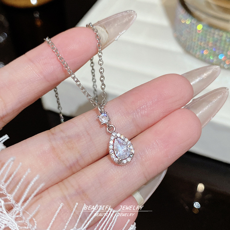 日韓風万能で上品なチタン鋼ネックレス、軽やかな高級感、個性的なデザインのペンダント、新作、色褪せない、シンプルな鎖骨チェーンアクセサリー|undefined