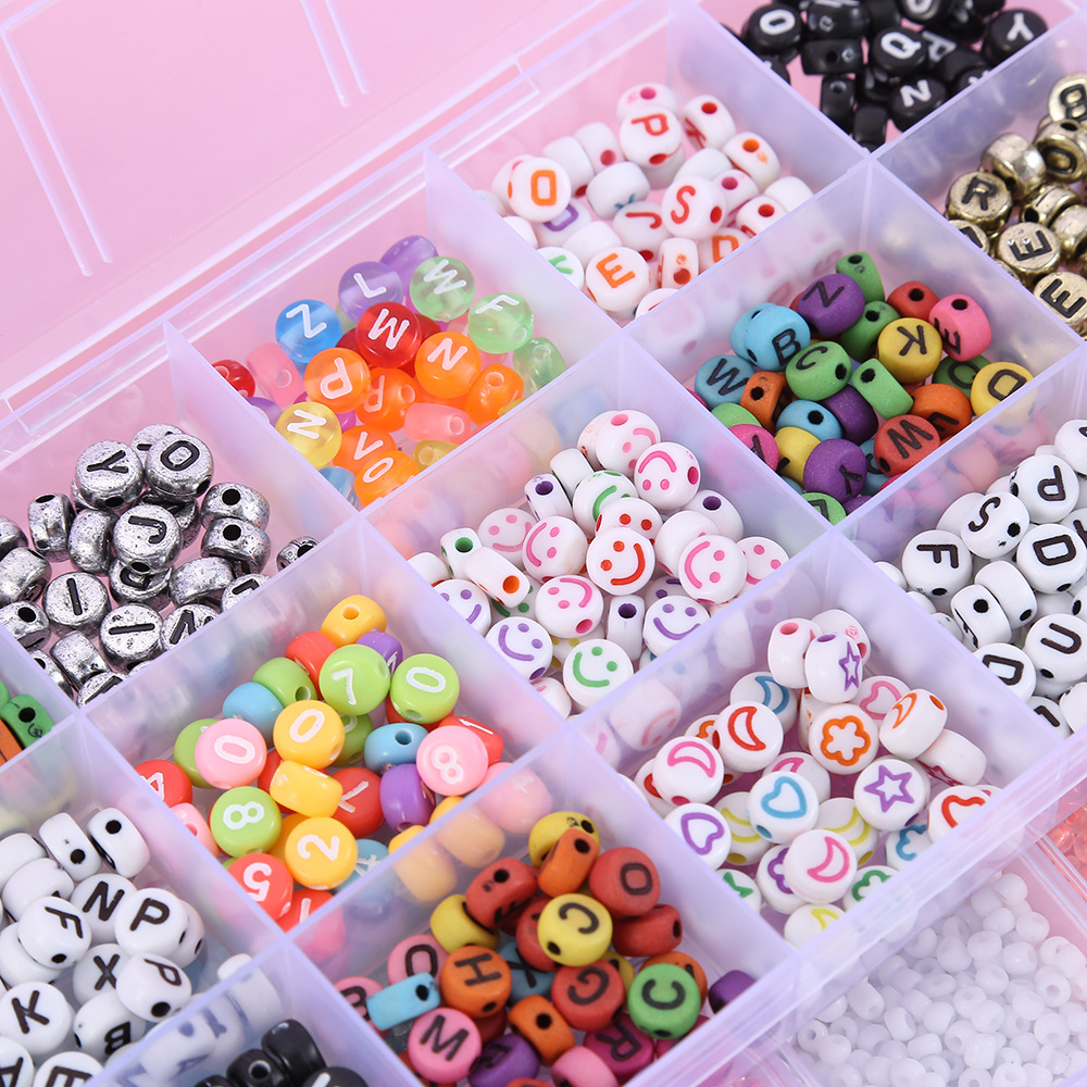 Los niños DIY encadenan cuentas a mano juguetes educativos las niñas usan cuentas para centrarse en el entrenamiento de joyas, pulseras y materiales de collar