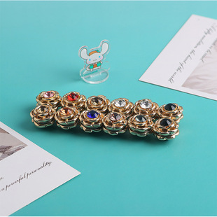 Amazon's Best-Selling European and American Style Retro Style Rose Flower Fixed Magnetic Buckle Middle Eastern Ladies Simple Silk Scarf Buckle