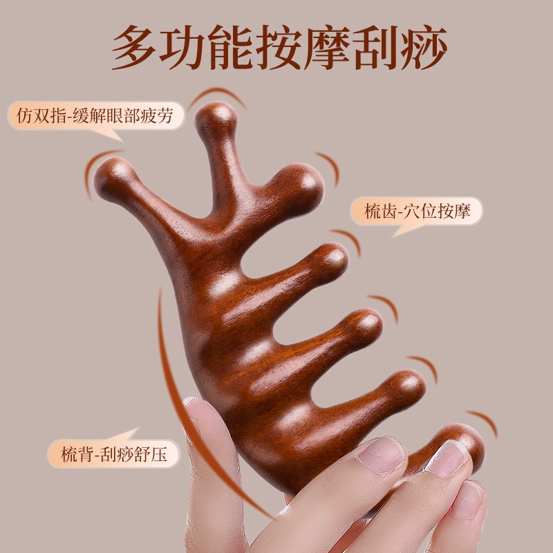 Массажная расческа из сандалового дерева на голове и меридианной расческе на лице