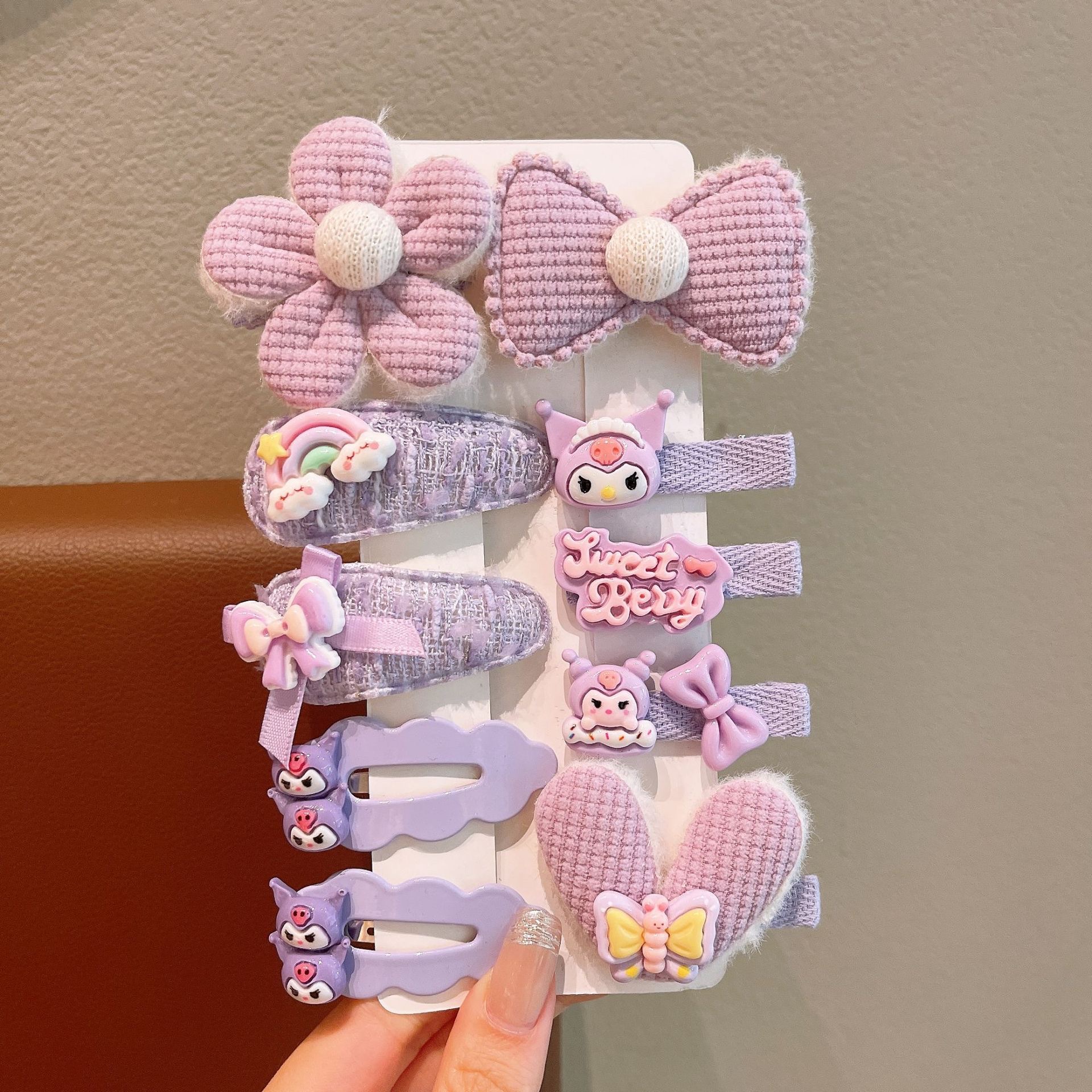 2025 otoño y invierno nuevo peludo Sanli鸥 conjunto de clips para el cabello de niña pequeña caricatura Kullomi clips para niños accesorios para el cabello