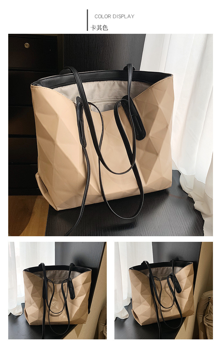 Large Bag Female Autumn And Winter Shoulder Female Bag Solid Color Rhombus Hand Bag display picture 15