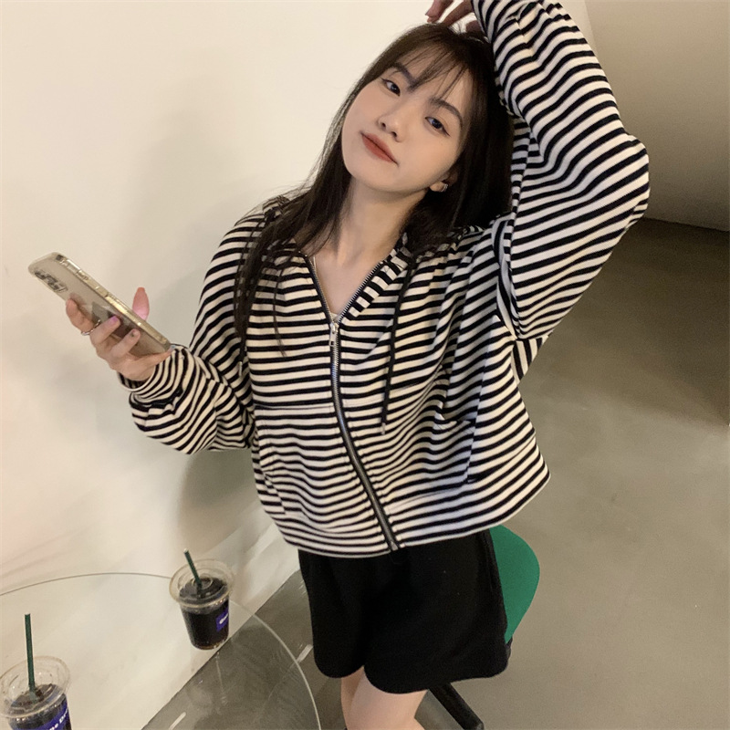 455g Weight Long Sleeve Sleeve Length Zipper Placket Type Polyester Fabric Type Short Top Length Hoodie Tops Type Casual, Daily Occasion Hooded Neckline Regular Fit Fit Type Stripe Pattern Spring, Autumn Season Women's Gender Casual, Streetwear Style Women's Casual Streetwear Stripe Zipper Hoodie 23