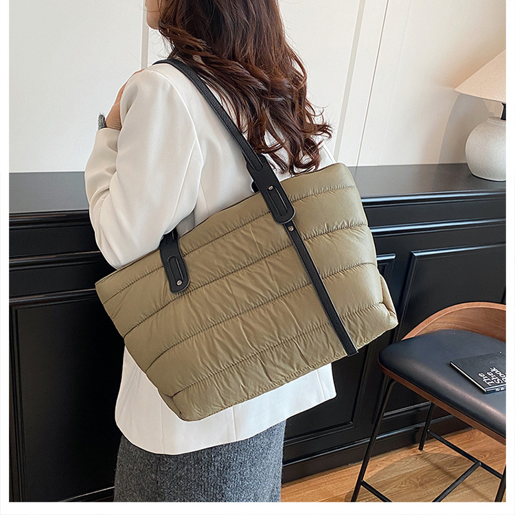 Große Kapazität Cross-Border Baumwoll-Steppjacken-Tasche modische vielseitige leichte Tragetasche Weltraum-Baumwoll-Freizeit-Pendelrucksack Umhängetasche Handtasche