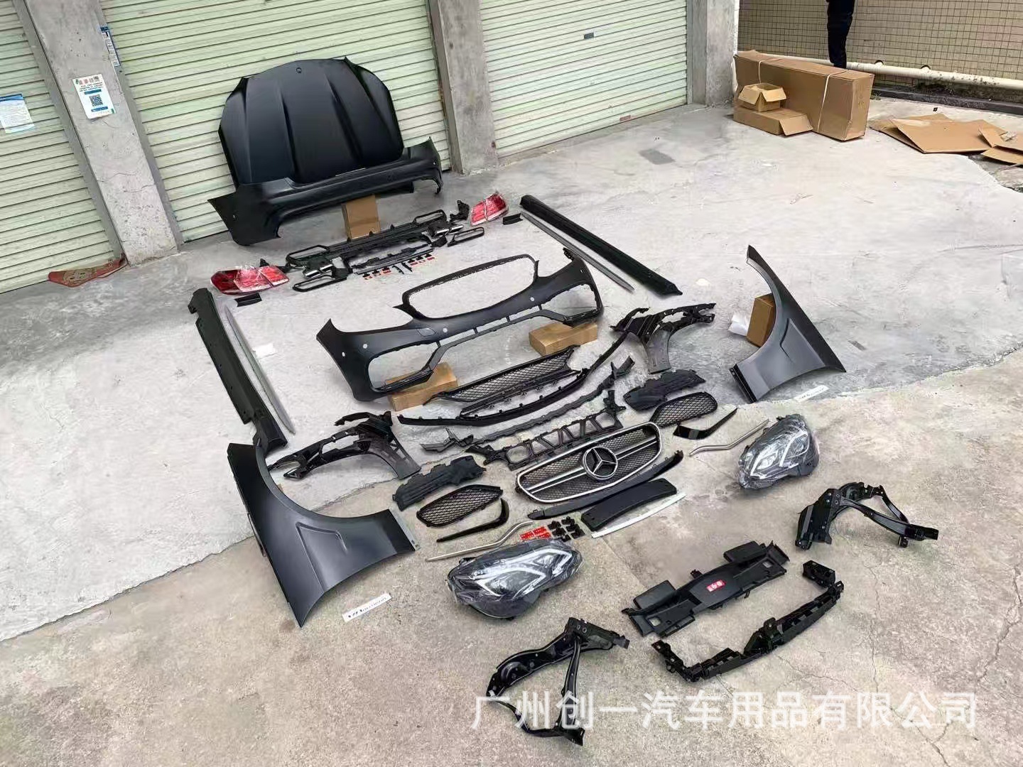 Suitable for Mercedes-Benz E-Class W212 early-stage conversion to late-stage 10-13 model, old to new 15 model E63 AMG front and rear bumper body kit