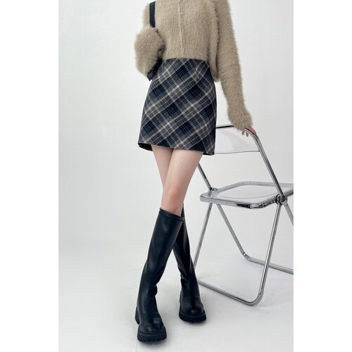 Large size slightly fat MM woolen skirt autumn and winter retro short skirt for women with high waist A-line plaid bag hip skirt pear shaped figure