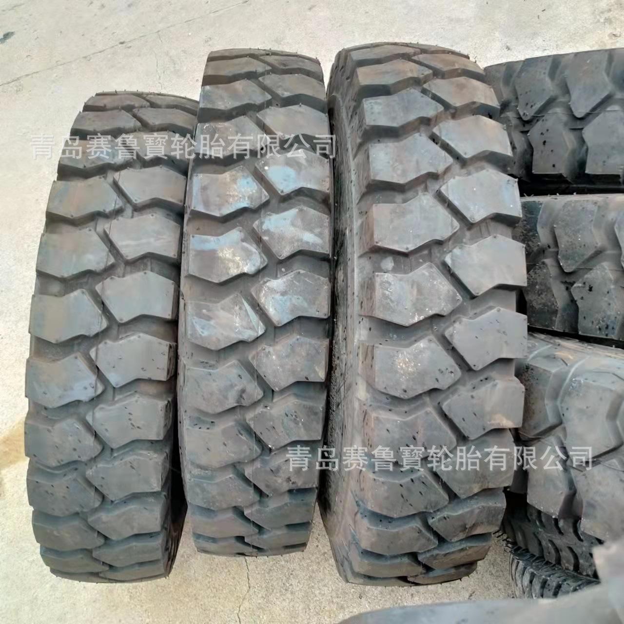 尼龙 卡车 货车 轮胎 8.25-16 矿山花纹加厚