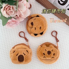 赤い本のカピバラのイヤホンの小銭入れが可愛いです。